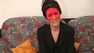 Zamaskowany kociak 