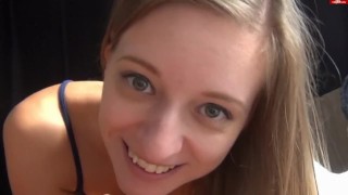 Poranny sek ze szczupłą blondynką