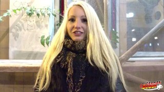 Wyruchał w dupsko poderwaną blondynke