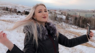 Publiczny seks na śniegu z blond lalunią
