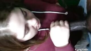 Gruba lalunia ciągnie wielkiego penisa