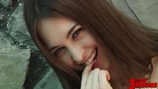 Delikatna porno fwiazda pieści pipkę paluszkiem