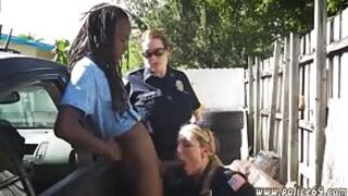 Policjantki dzielą się czarnym fiutem