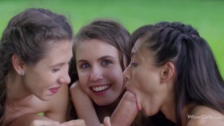 Trzy cudowne laski ciągną fiuta w ogrodzie