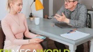 Okularnik posuwa cudowną blond laseczkę