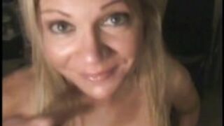 Blond amatorka ssie pałę 