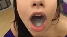 Laska ze spermą w ustach